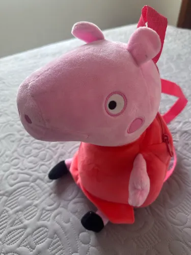 Vendo mochila de pelúcia Pepa Pig pouco usada
