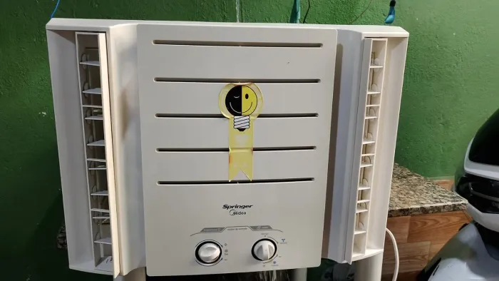 Ar condicionado Springer Midea 10 mil BTUs valor 1.200 reais 
