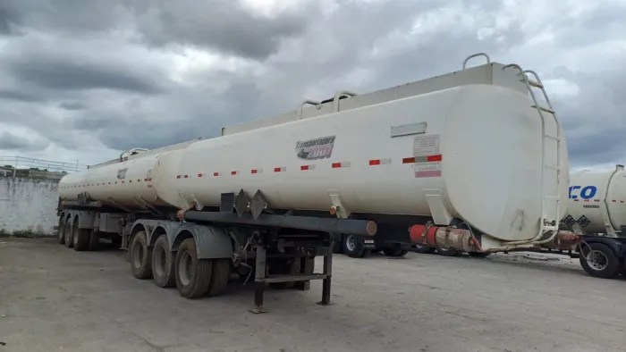 Tanque Bitrem 9 Eixos 57 mil lts 2008 Randon Noma
