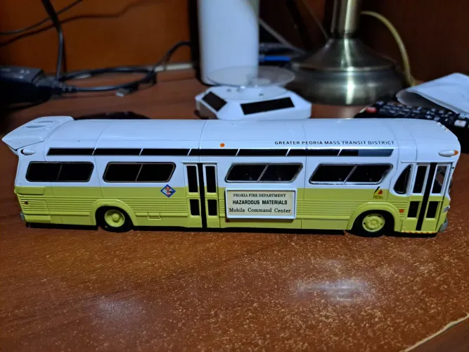 Vendo miniatura de ônibus americano