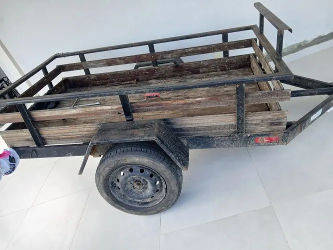 Vende-se reboque para carro,entrego todo pintado