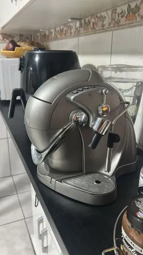Cafeteira 3 corações com cápsulas, desapego, venda rápida abaixo do preço 