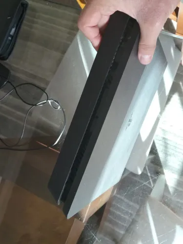 Playstation 4 + manete