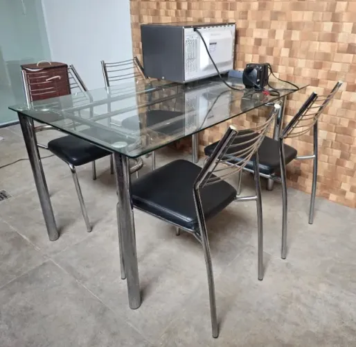 Mesa de Vidro com 4 Cadeiras Entrego