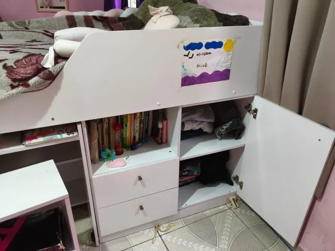 Vendo cama multifuncional com armário e escrivaninha