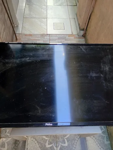 São 2 Tvs Samsung 32" Philco 43" COM DEFEITO por 40,00