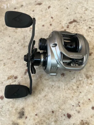 Carretilha Piscifun Alloy M Direita