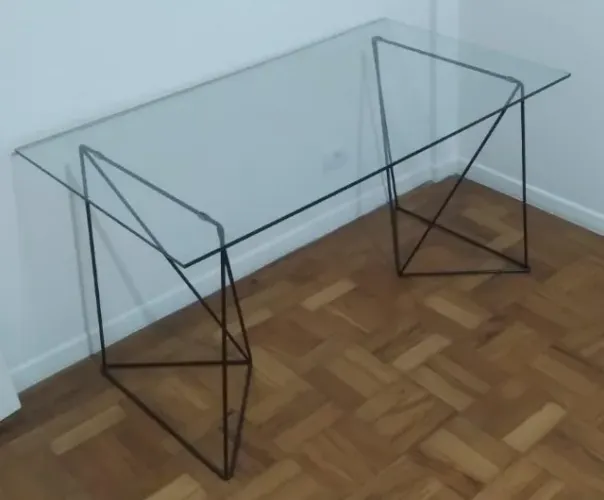 Mesa geométrica de vidro para escritório (doação)