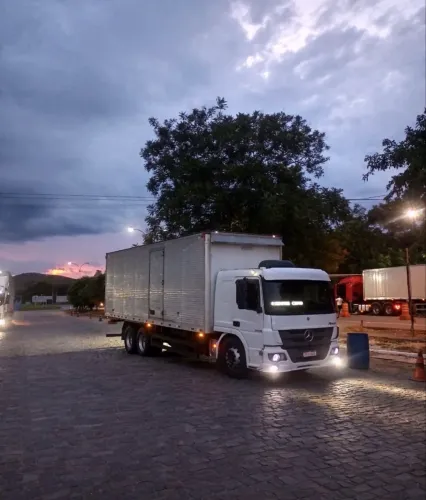 Atego 2430 completo de tudo no baú 