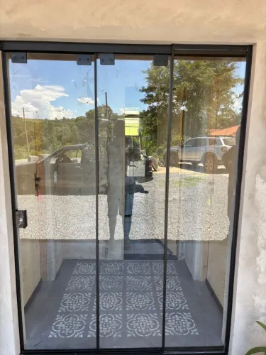 Porta 3 folhas nova instalada