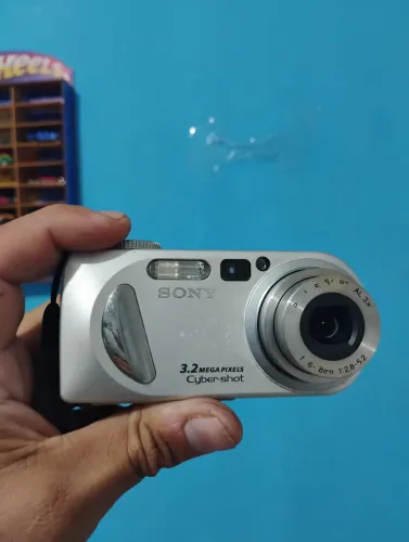 Camera digital cyber-shot 3.2 mp P9 