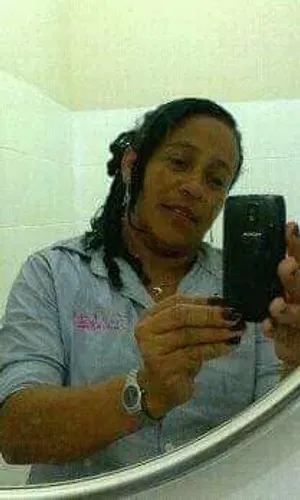 Cuidadora de idosos e acompanhante hospitalar noturno
