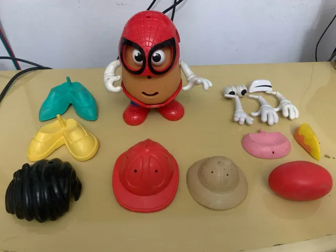 Sr. Cabeça de Batata Homem-Aranha + Lote de Acessórios Extras