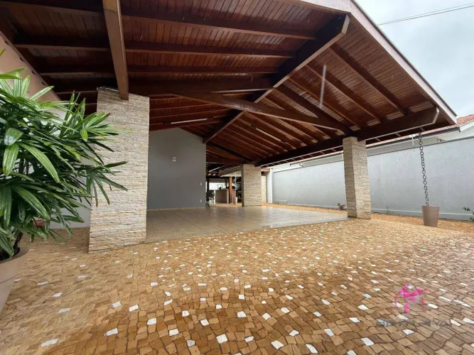 Casa com 3 dormitórios à venda, 243 m² por R$ 890.000,00 - Jardim do Bosque - Leme/SP