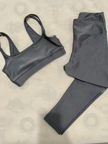 Conjunto top e legging de academia