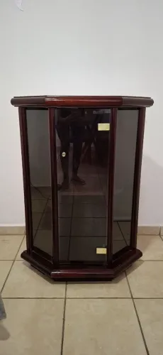 Cristaleira de canto