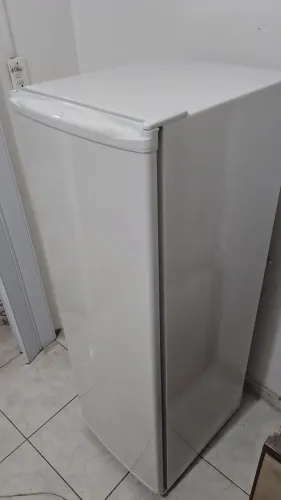 Geladeira pequena palito funcionando bem ENTREGO