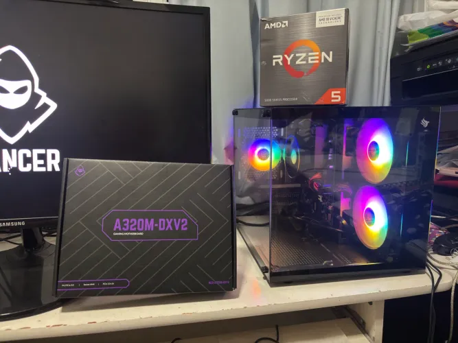 PC Gamer Ryzen 5 2400G | SSD | 8GB DDR4 | RGB | Roda GTA V, LoL e Roblox -parcelamos