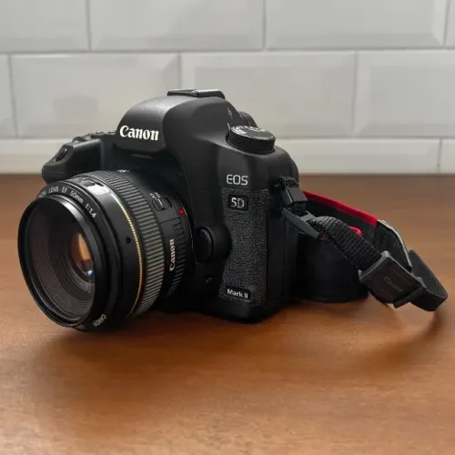 Canon 5D Mark II Full Frame com 2 baterias + Lente Canon EF 50mm f/1.4 USM Ultrassonic