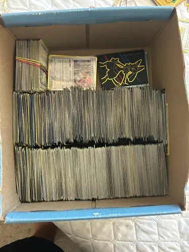 Lote de 2000cartas Pokémon, japonesas e normais