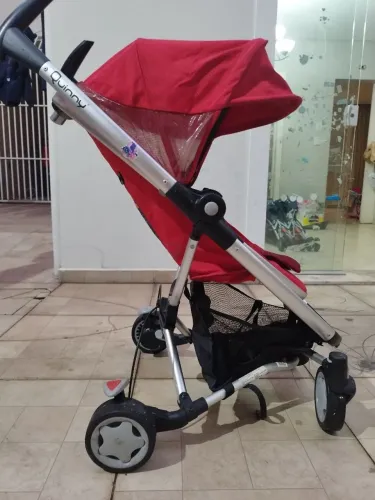 Carrinho de bebê Quinny Zapp Xtra Folding Seat na cor Rebel Red