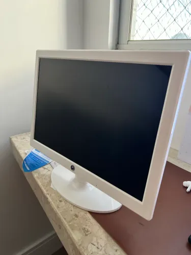 Monitor branco Led - 15.4