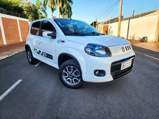 Fiat Uno Sporting 1.4 EVO Fire Flex 8V 4P 2013