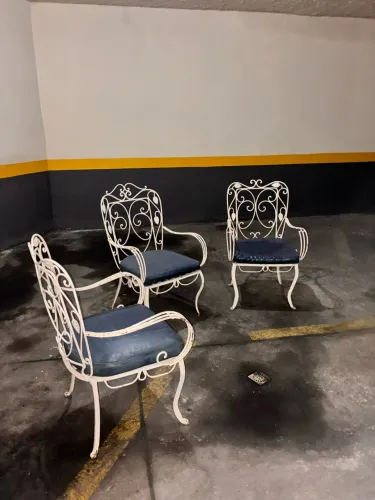 Cadeiras retrô de ferro para varanda