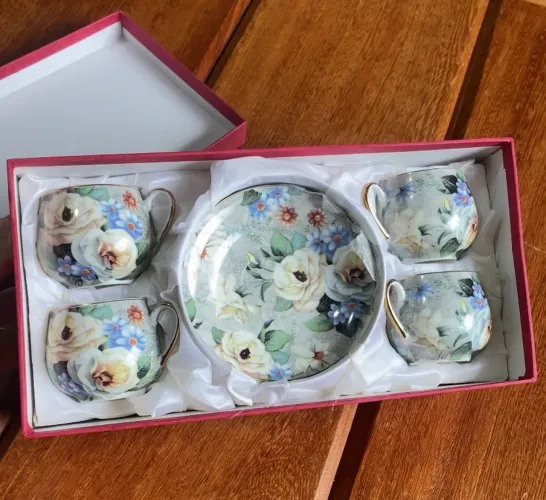 Conjunto de xícaras de porcelana