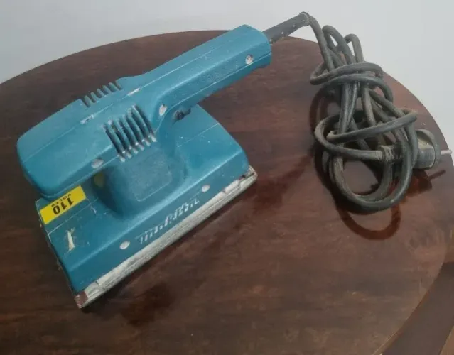lixadeira orbital retangular Makita