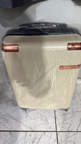 Vendo malas novas a pronta entrega 