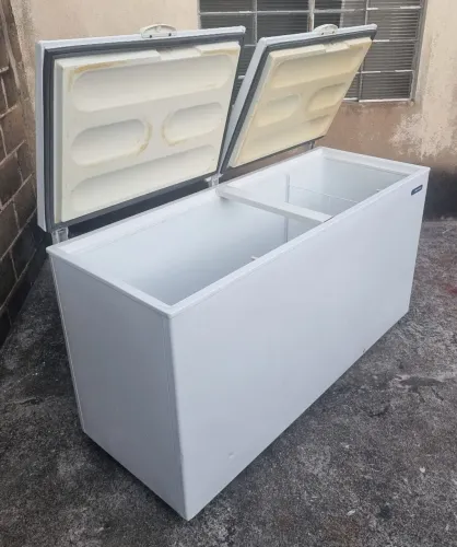 Freezer Metalfrio grande semi novo