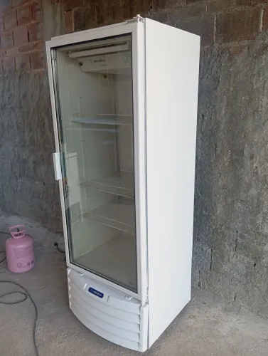 Geladeira expositora 