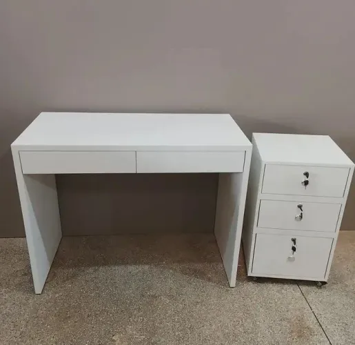Escrivaninha Com Gaveteiro