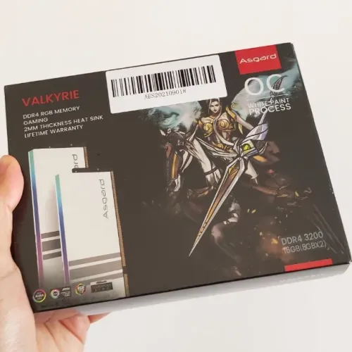 Kit (2x8GB) Memória RAM Asgard Valkyrie DDR4 RGB