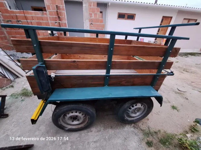 Carrinho reboque de dois eixos