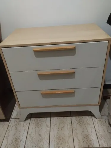 Cômoda seminova para quarto de criança.