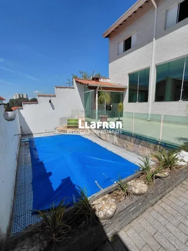Casa com Piscina em Taboão da Serra