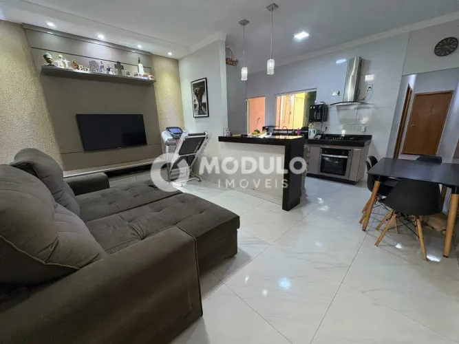 CASA RESIDENCIAL à venda, 2 quartos, 1 suíte, 2 vagas, Jardim Europa - Uberlândia/MG