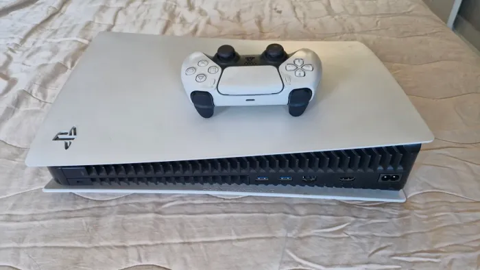 Playstation 5 base digital + 1 controle 