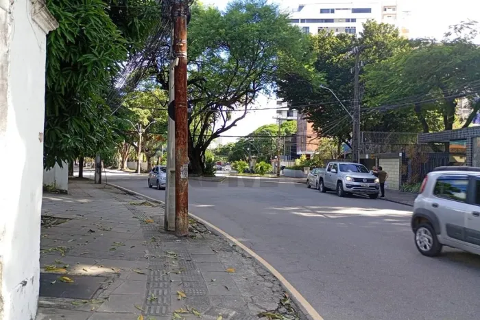 Casarão Comercial no Derby com 552m² e Estacionamento para 13 Veículos valor negociável