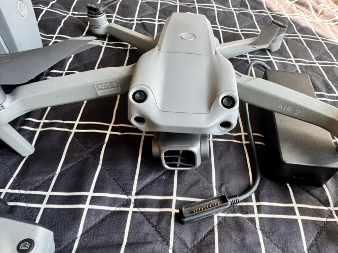 Drone DJI AIR 2S em estado de zero
