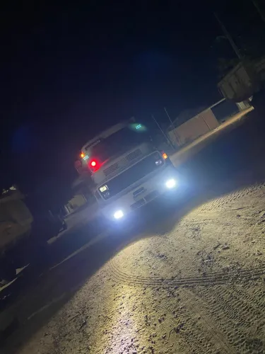 Caminhão trabalhando em ótimo estado