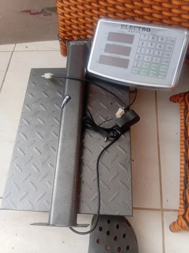 Para este mês balança eletrônica plataforma cap 200kg só $380.