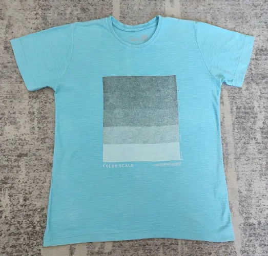 Camiseta Reserva Mini, original, azul, tamanho 10 anos, estampada na frente.