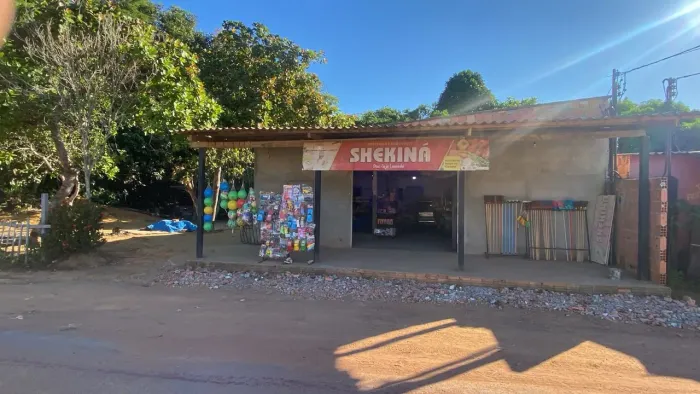 Ponto comercial em frente a Escola , Pollo de saúde 