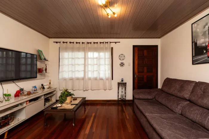 Casa à venda com 2 quartos e terreno com 384 m² no bairro Santa Felicidade em Curitiba.