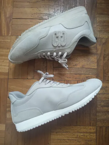 Tênis Oxford Carmim cinza