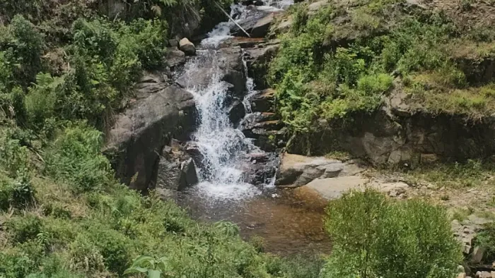 Terreno com cachoeira a 200m do asfalto em Rancho Queimado com 30.000,00m²