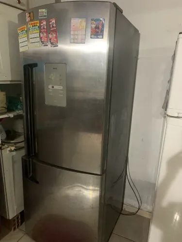 Geladeira com defeito 